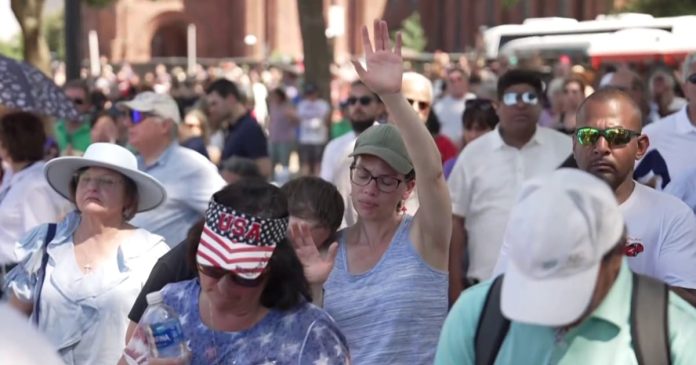 Thousands attend prayer rally in Washington