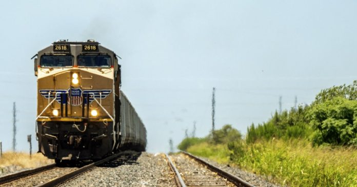 6 people found dead inside cargo train boxcar in Texas