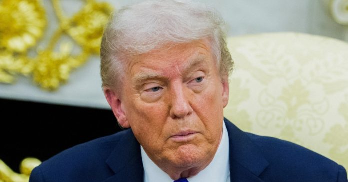 Trump Suspends Military Escorts in Hormuz 1 Day Into Operation