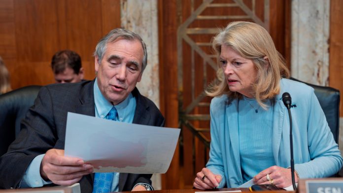 Republican resistance to Iran war grows in the Senate as Murkowski flips