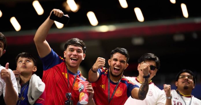 ¡Atlanta se pinta de rojo! España enciende al público al grito de ¡gol! ante Arabia Saudí