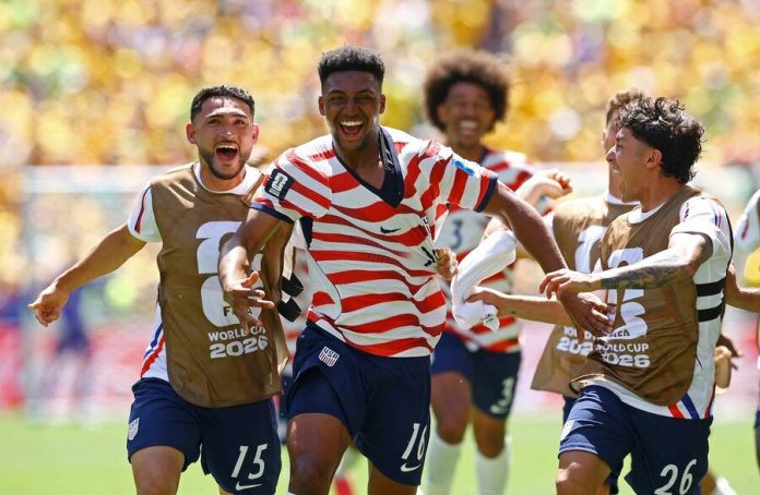 US men's soccer defeats Australia 2-0 advances to World Cup knockout round