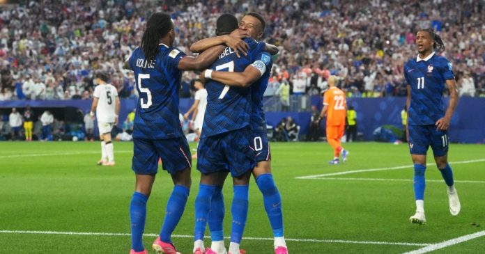 Ousmane Dembélé pone el tercero para Francia sobre Irak