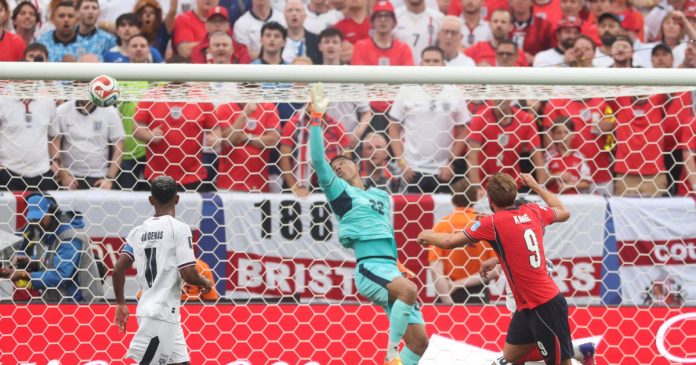 Cabezazo letal de Harry Kane para el segundo de Inglaterra