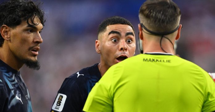 La decisión del VAR que se vio en el Estados Unidos vs Paraguay