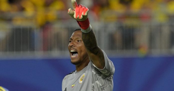 Curazao hace historia y Ecuador se aferra a la clasificación
