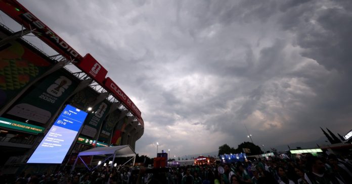 Lluvia y tensión retrasan el México vs. Ecuador