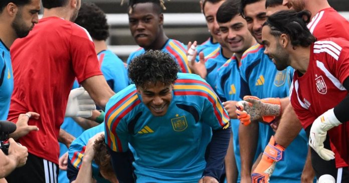 así celebró España su cumpleaños en el entrenamiento previo a la Semifinal