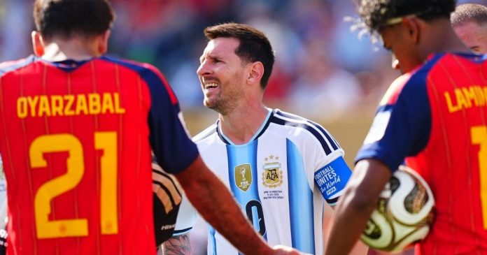 Roja para Enzo Fernández y fuerte cruce entre Messi y Cucurella