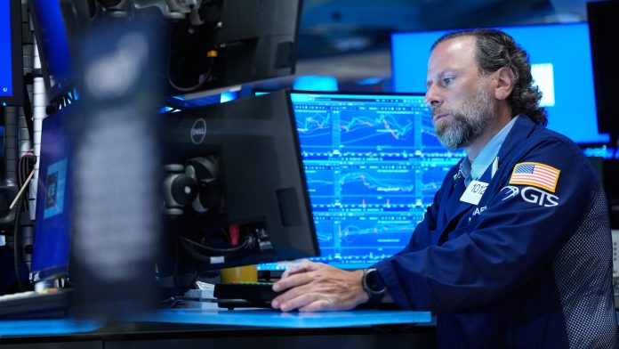 Rebounds for AI stocks lift US indexes