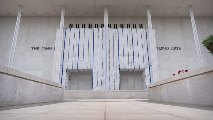 Democrat announces whistleblower allegations of construction problems at Kennedy Center