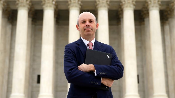 Supreme Court litigator gets prison for tax evasion case after gambling on poker