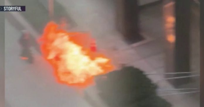 Suspect accused of setting fire outside NYC federal building