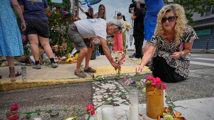 Lawmakers demand answers after 'bombshell' report of ICE officer shooting in Maine
