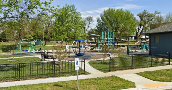 Five shot in Lexington, Kentucky, park, leaving one dead