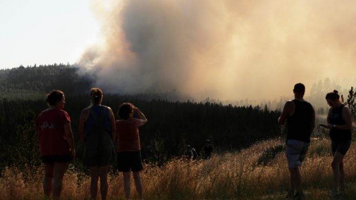 Wind-driven wildfire prompts evacuations in eastern Washington