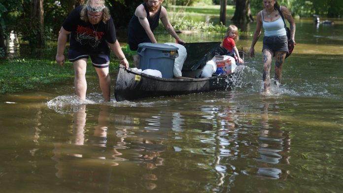 Flooding risk remains as storms move from the Midwest to the mid-Atlantic
