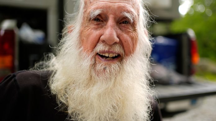 At 91, Dale Sanders reclaims record as oldest hiker to complete the Appalachian Trail