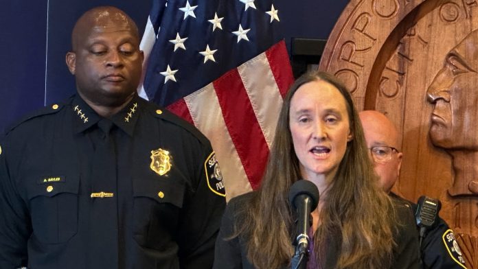 Seattle mayor defends ousting police chief after festival shootout