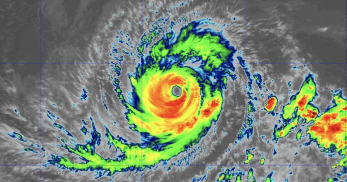 Hurricane Lowell threatens Hawaiian islands with life-threatening surf