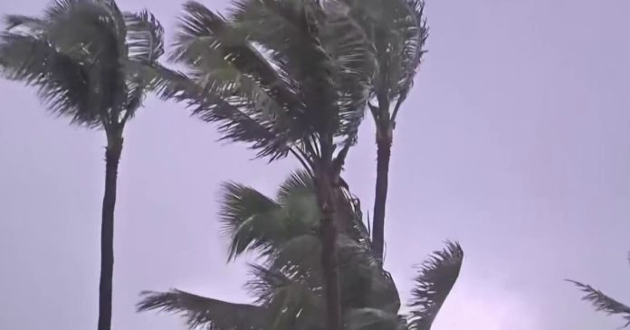 Hurricane Lowell barrels towards Hawaii 