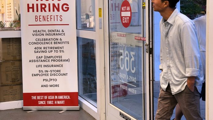Claims for unemployment benefits drop to 197,000, lowest since mid-July