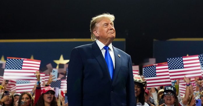 Trump Promises Voters $5K if Republicans Win Midterm Elections