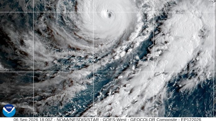 Hawaii residents told to expect tropical storm conditions as Hurricane Lowell passes to the west