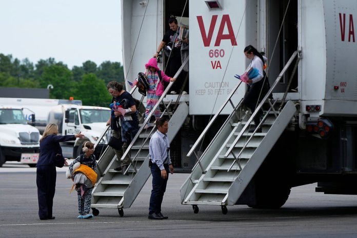 US welcomes Afrikaners amid refugee debate